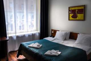 Отель Hotel Midpoint Helsinki Хельсинки Номер с кроватью размера «queen-size»-6