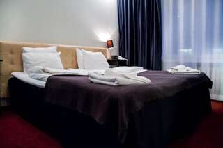 Отель Hotel Midpoint Helsinki Хельсинки Номер с кроватью размера «queen-size»-7